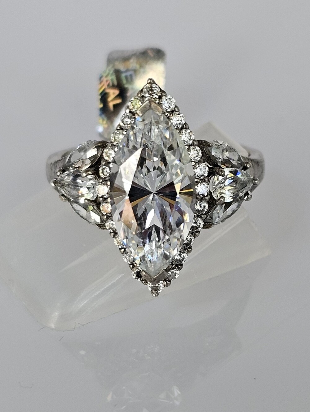 Genuine Michael Valitutti Diamond Simulant Sterling Silver Size 8!